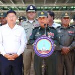 អតីតយុទ្ធជនពិការ ដែលមានជីវភាពលំបាកខ្វះខាត នៅក្រុងស្ទឹងសែន ខេត្តកំពង់ធំ ទទួលបានផ្ទះថ្មី អំណោយសម្តេចតេជោ ហ៊ុន សែន និងសម្តេចកិត្តិព្រឹទ្ធបណ្ឌិត ។